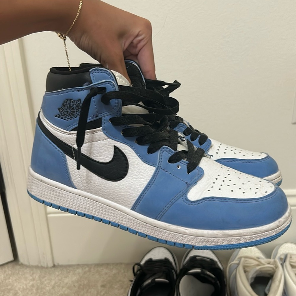 University blue Jordan 1